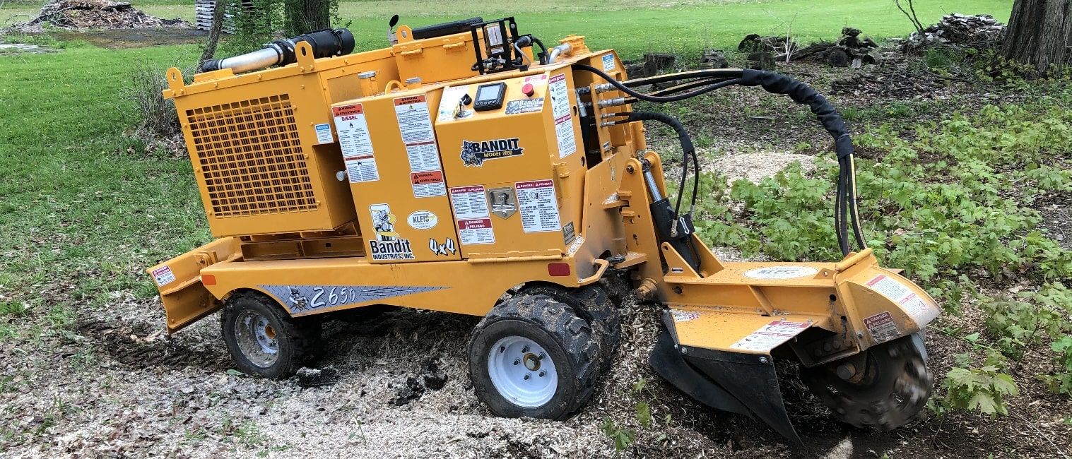 Stumpbusters' self-propelled Bandit stump grinder at work